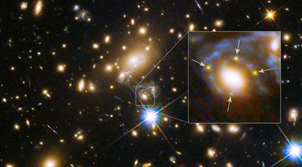 <p>1990 senesinde Discovery uzay mekiği tarafından yörüngeye taşınan Hubble Uzay Teleskobu, gezegenimizden bin 350 ışık yılı uzaklıktaki bir yıldızında meydana gelen 'süpernova'yı görüntüledi.</p>
