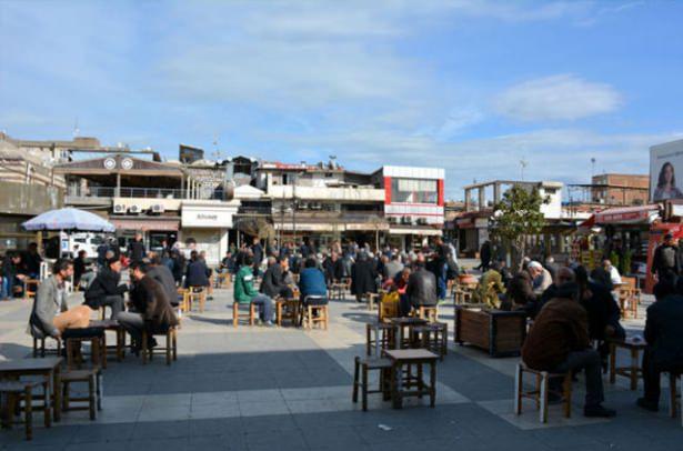 <p>Bomba patlatmak canavarlıktır. Allah bizi huzurdan mahrum etmesin. Halkımızı alışveriş yapmaya bekliyoruz. Diyarbakır'ın ve Türkiye'nin dört bir yanından insanlarımızı çarşımıza bekliyoruz." şeklinde konuştu. </p>
