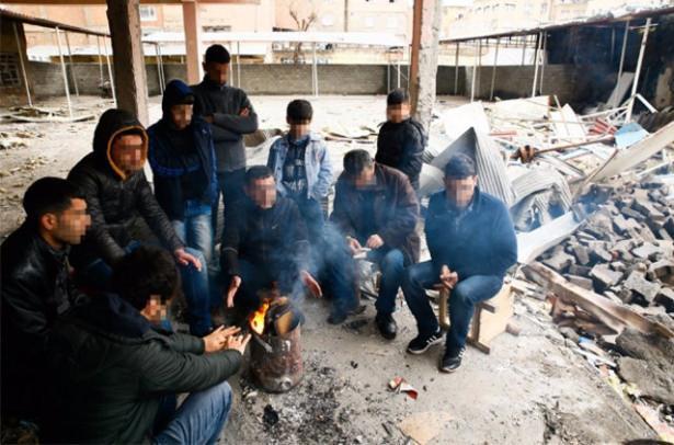<p>İş yerinde 25 bin lira dolayında hasar oluştuğunu aktaran R.A da vatandaşların huzur ve güven ortamında yaşamak istediğini anlattı.</p>