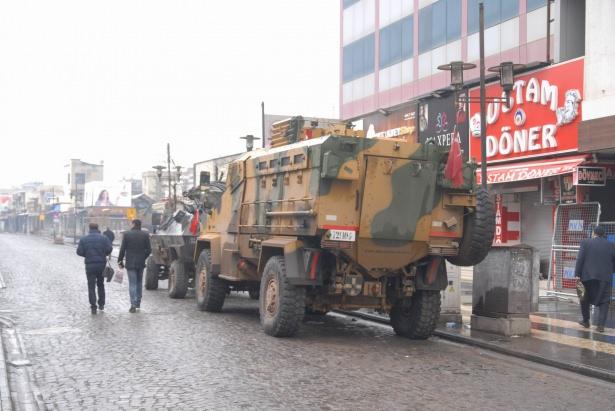 <p>İddiaya g&ouml;re bir evde PKK'lı ter&ouml;ristler sıkıştırıldı. Ter&ouml;rist telsizlerinden 'kayıplarımız var' &nbsp;bilgisi geliyor.</p>
