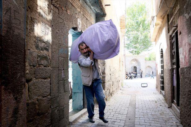<p>Operasyonda yoğun çatışmaların olduğu Fatihpaşa ve Hasırlı mahallelerinde çok sayıda evin yıkıldığı görülürken, bazı camilerin de tahrip olduğu gözlendi.</p>
<p> </p>