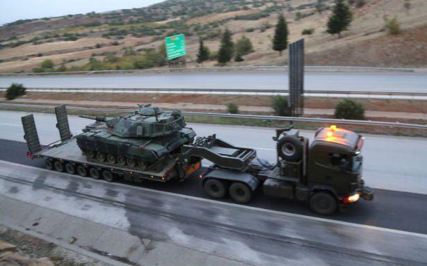 <p>Terör örgütü IŞİD ile bazı Kürt gruplar arasındaki çatışmaların yaşandığı Suriye sınırına sevk edilen tanklar, Gaziantep'ten geçti.</p>

<p> </p>
