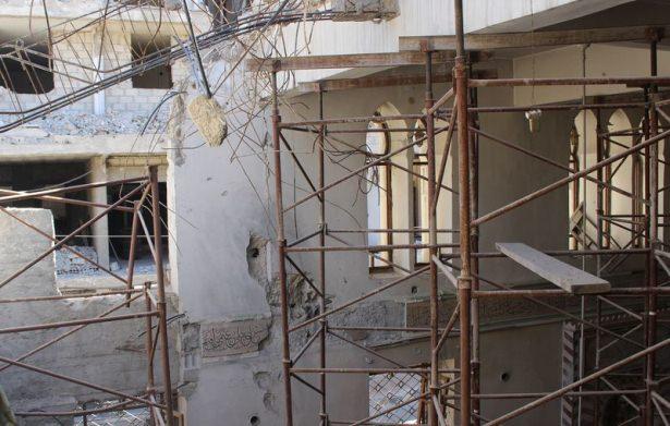 <p>Şam'ın Duma banliy&ouml;s&uuml;nde Sultan 2'nci Abdulhamid'in şairi adına 1900 yılında inşa edilen ve d&ouml;rt yıldır Esed y&ouml;netimi tarafından beş kez bombalı saldırıya maruz kalan 115 yıllık Taha Cami, kullanılamaz hale geldi.</p>

<p>&nbsp;</p>
