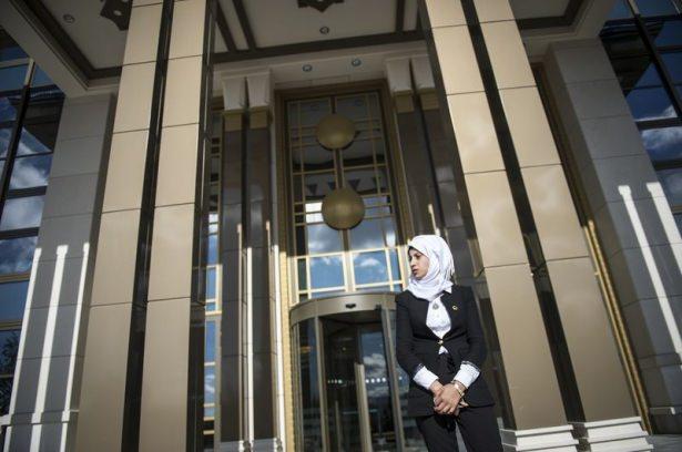 <p>Vatanında yaşananların ardından doktor olma hayalinden vazgeçip "ülkesine dönüp adil ve Türkiye dostu bir siyasetçi olmak" için çalışmaya başlayan genç kızın hikayesine bir belgeselde yer verildi.</p>
<p> </p>