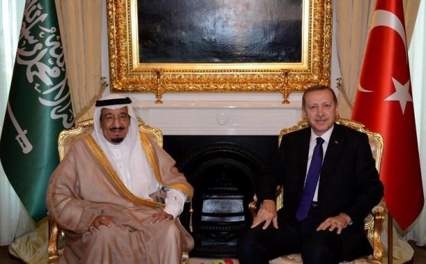 <p>Cumhurbaşkanı Recep Tayyip Erdoğan, Başbakan olarak görev yaptığı 21 Mayıs 2013'te Türkiye'ye resmi ziyarette bulunan Selman bin Abdulaziz ile Resmi Konut'ta görüşmüştü.</p>
