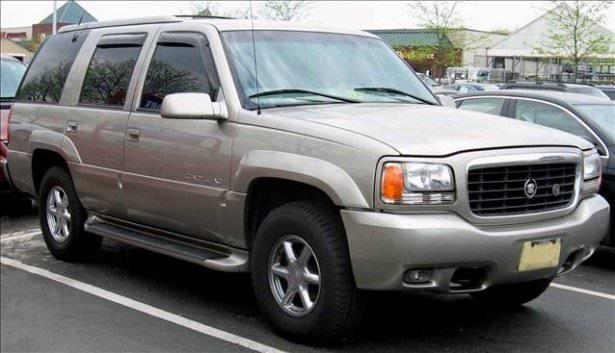 <p>Efsane dev Cadillac Escalade'yi 2000 model, 48.000 TL ile 55.000 TL fiyat aralığında almak mümkün.</p>
<p> </p>
