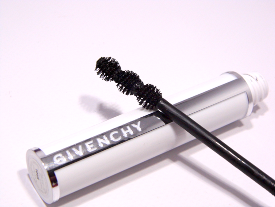 <p><strong>Givenchy, Noir Counture Waterproof Mascara</strong></p>

<p>141,90 TL</p>
