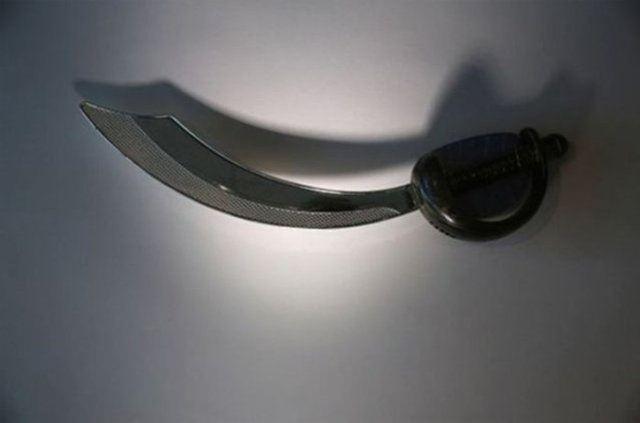 <p>İlginç bir kılıç</p>
<p> </p>
<ul>
</ul>
<ul>
</ul>