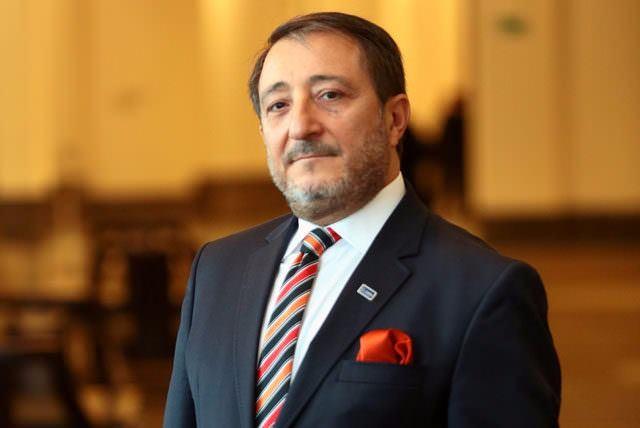 <p>Hikmet Tanrıverdi / İHKİB Başkanı</p>

<p><strong>"Bizleri yıldıramayacaklar"</strong></p>

<p>Polislerimizi ve vatandaşlarımızı hedef alan terör saldırısını nefretle kınıyorum. Şehitlerimize Allah'tan rahmet, yaralılarımıza acil şifa diliyorum. Ailelerin ve ülkemizin başı sağ olsun. Dün olduğu gibi bundan sonra da yaşanabilecek terör eylemleri hiçbir koşulda birlik ve beraberliğimizi bozamayacak, bizleri yıldıramayacak.</p>
