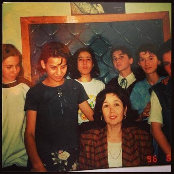 <p>Esra Erol</p>
<p>Kız Lisesi Çini Seramik Bölümü'nden mezun.</p>