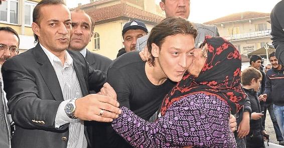 <p>Mesut Özil - Zonguldak</p>
