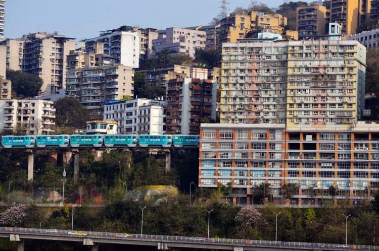 <p>Apartman sakinleri 7 dakikada bir tren sesiyle yaşıyorlar.</p>
<p> </p>