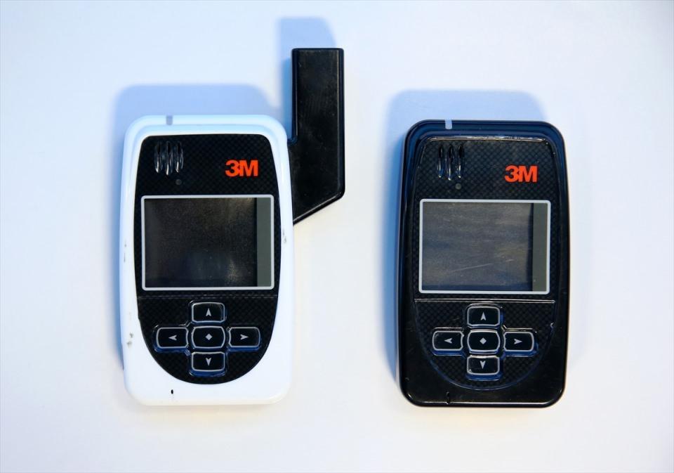 <p>Kişi işaretlenmiş alandan çıkmaya çalıştığında merkeze ihlal olarak durum ihbar ediliyor. Elektronik kelepçenin söküldüğü halde de aynı şekilde ikaz merkeze ulaşıyor. Bu sistem, atlatılması güç bir sistemdir."</p>

<p> </p>
