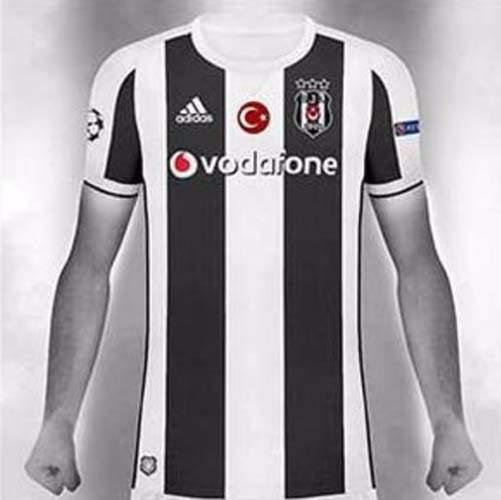 <p>Beyaz, ve siyah-beyaz çubuklu formaların Beşiktaş'ın yeni sezonda giyeceği forma olarak iddia ediliyor.</p>
