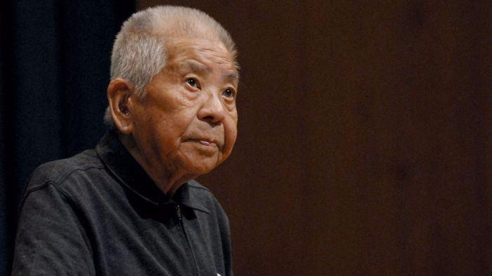<p>Tsutomu Yamaguchi adlı bir adam atom bombası düştüğünde Hiroşima'da bir iş gezisinde kaldı. Yaralıydı, fakat memleketindeki ikinci atom bombasının atıldığı Nagasaki'ye geri döndü. O iki patlamadan sağ kurtuldu ve 93 yaşına kadar yaşıyordu.</p>
<p> </p>