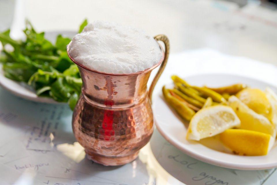 <p>Kemik sağlığında önemli bir mineral olan kalsiyum kaynağıdır. 1 su bardağı (250 ml) 90 kaloridir. Ara öğünlerde hem susuzluğun giderilmesi hem de kan şekerini dengelemesi için kullanılabilir.</p>
