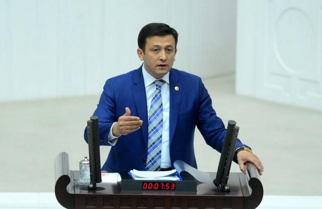 <p>HAMZA DAĞ- (AK PARTİ İZMİR MİLLETVEKİLİ) 30 Mart'ta yapılan yerel seçimlerden çıktıktan sonra bu derbi gölgede bile kaldı. Galatasaray'ın Şükrü Saracoğlu'ndan şampiyonluk kutlaması yaşadığı gibi, F.Bahçe de Arena'da şampiyonluğu kutlayacaktır. Bunları normal karşılamak gerekiyor artık... </p>