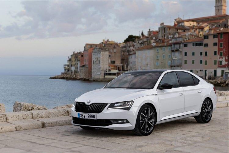 <p>Superb'te ise Aralık ayı fırsatları 1,4 TSI ve 1,6 TDI motora sahip versiyonlarda 3.000 TL, 2,0 TSI ve TDI motor seçeneklerine sahip versiyonlarda ise 6.500 TL’ye ulaşıyor.</p>