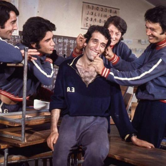 <p>İşte Kemal Sunal ustanın ilk filmi 1972 "Tatlı Dillim" filminden hiç bir yerde yayınlanmamış bir kare!.</p>
<p> </p>