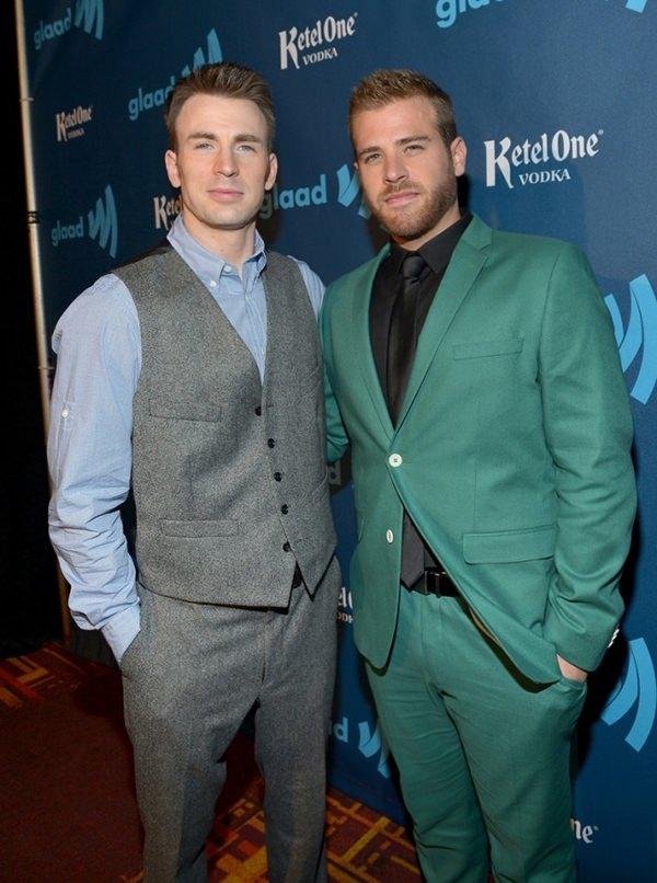 <p><strong>Chris Evans</strong> ve <strong>Scott Evans</strong></p>