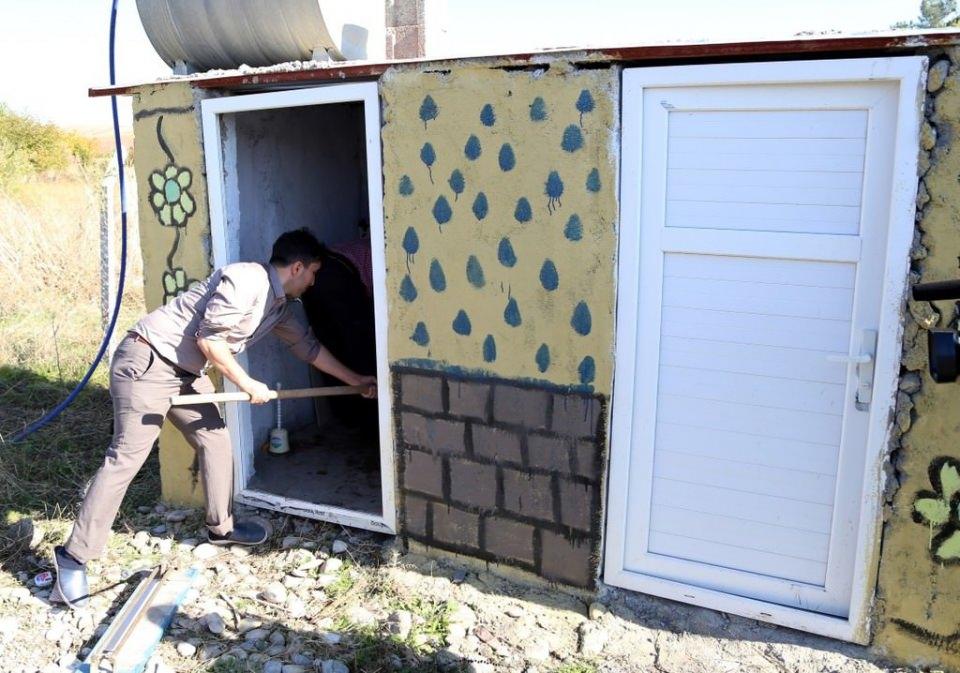 <p>"Bizim bir oyun parkımız yok. Bize oyun parkı yapılmasını istiyoruz" diyen Öz, Sur Kaymakamı ve İlçe Milli Eğitim Müdürüne kendilerine yaptıkları yardımlardan ötürü teşekkür etti.<br />
Öğrencilerden Önder Koçak da kütüphane ve bilgisayar ihtiyaçlarının olduğunu anlatarak, kitap talebinde bulundu.</p>
<p> </p>