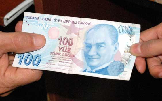 <p><strong>9-Otomatik BES’ten ayrılmak isteyenler 2 ayın sonunda kayıp yaşayacak mı?</strong></p>

<p>Otomatik katılımlı bireysel emeklilik sözleşmesinden 2 ay içerisinde cayan bir çalışan, hiçbir kayıp olmaksızın katkı paylarını alabilecek. Diğer yandan, bu sürenin sonunda cayma hakkını kullanan bir çalışandan kesinti yapılabilecek. Yapılacak kesinti miktarı bireysel emeklilik şirketi ile işveren arasındaki sözleşmeye göre belirlenecek.</p>

