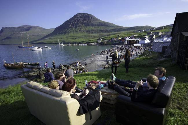 <p>Karasal Alan km²<br />
Faroe Adaları (Danimarka)<br />
1.393</p>
