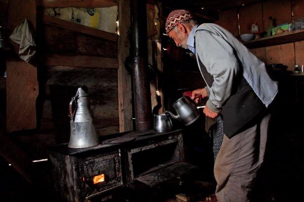 <p>Karadeniz'in bilinmeyen gözde yerlerinden biri olan Gölyanı, doğa ile baş başa kalmak isteyenler için de önemli bir yer konumunda.</p>
<p> </p>