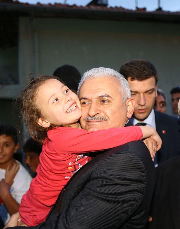 <p><strong>SEÇİM NEŞESİ</strong></p>
<p>Partisinin son seçim zaferini de sosyal medyadan paylaştığı bir videoyla kutlayan Yıldırım, sosyal medyada popüler hale gelen ‘Vurur yüze ifadesi’ ne atıfla “Yüze vurur ifadesi yeniden tek başına iktidarız bitanesi” demişti.</p>