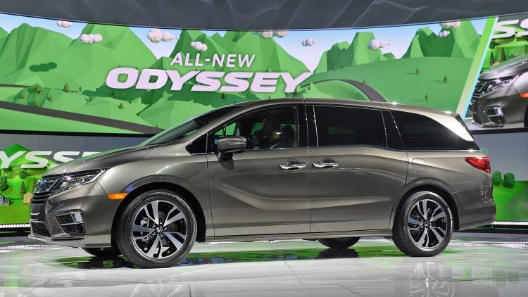 <p>Honda Odyssey</p>
<p>Belki de birçoğumuz ilk defa Honda'nın MPV bir modelini görüyoruz.</p>