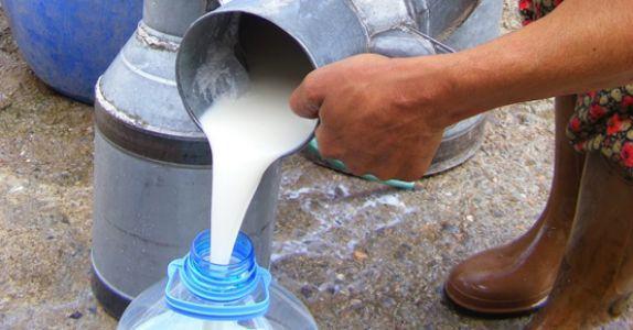 <p>Uzmanlar, yapılan bir araştırma kapsamında sokakta satılan 1 mililitre sütün içinde tifo, dizanteri ve brusella gibi bulaşıcı hastalıklara neden olan 100 binden fazla bakterinin olduğunu söylüyor.</p>
