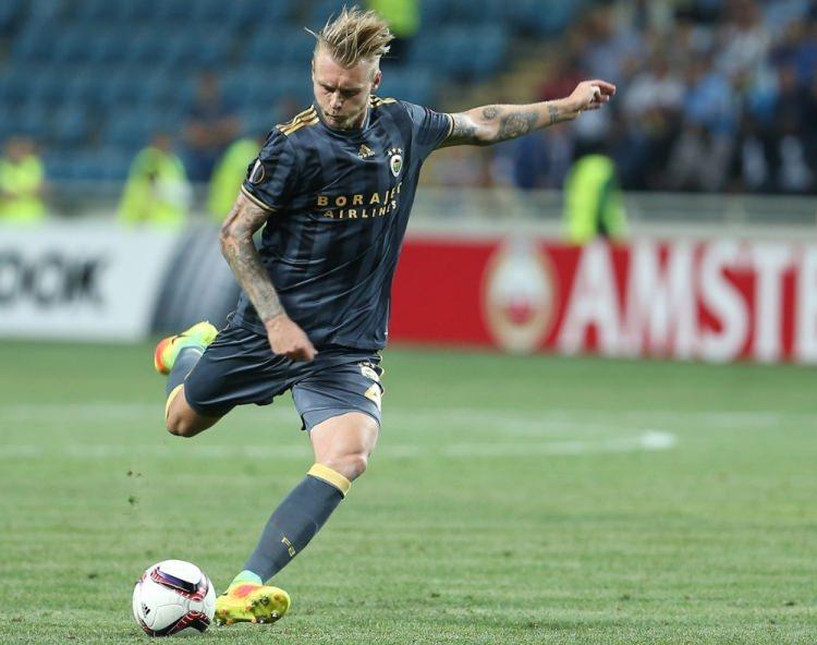 <p><strong>SİMON KJAER</strong></p>
<p> </p>
<p>F.Bahçe 10 milyon Euro istiyor. Bu paraya yakın teklifler var. Fakat Kjaer’in de maaşı 3.2 milyon Euro olduğu için kendine cazip kontrat bulamıyor ve görüşmeler tıkanıyor.</p>