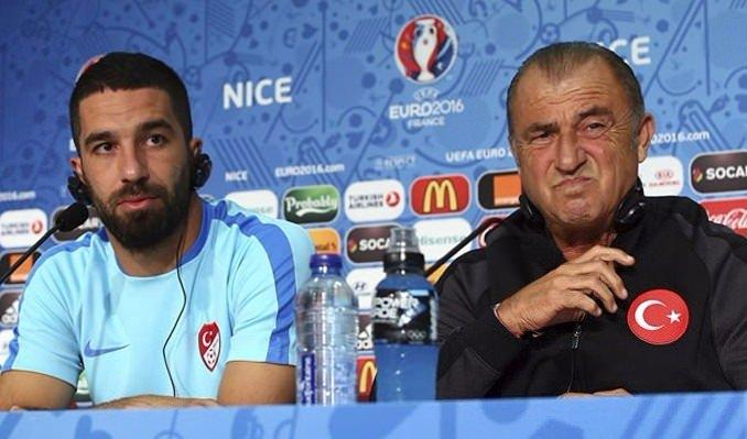 <p>Milli takımdaki prim olayı!</p>
