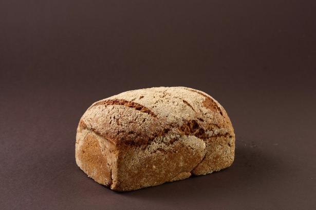 <p>"Peki siz elenmemiş arpayı nasıl yerdiniz?" diye sorunca şu cevabı verdi:<br />
"Onu öğütüp üflüyorduk, uçan uçarda kalanına da su katıp hamur yapıyorduk." (Buhari)<br />
 </p>
