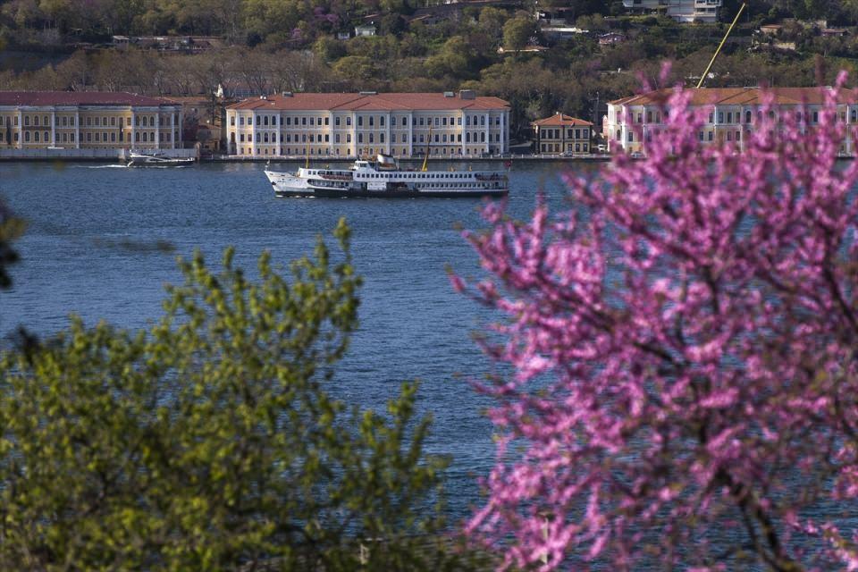 <p>İstanbul'un markası şiş, kebap, dans değil tabii ki. Japonya'ya kiraz zamanı çok turist gidiyor. Washington'a da öyle. İç turizmi ve dış turizmi etkiliyor. İstanbul'a da dünyanın değişik ülkelerinden insanlar erguvan zamanı gelseler.</p>