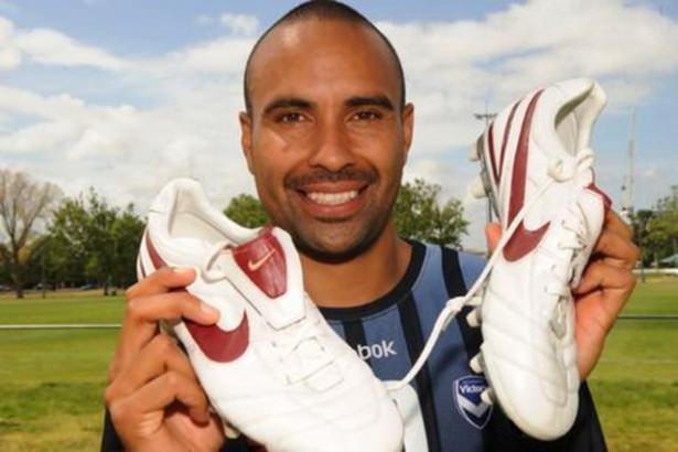 <p>2001'de Sydney'de oynanan maçta Avustralya, Samoa'yı 31-0 yenerken, Archie Thompson 11 golle zor bir rekorun sahibi oldu.</p>