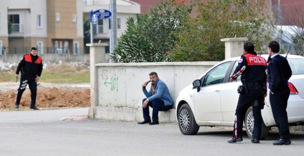 <p>Bir süre sonra Sinan A'nın kız arkadaşı, olay yerine getirildi.</p>
