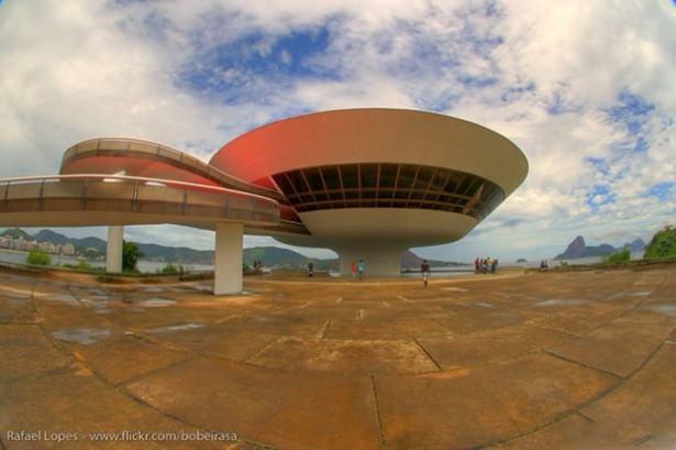 <p>31-Modern Sanat Müzesi (Niteroi, Rio de Janeiro, Brazilya)</p>

<p> </p>
