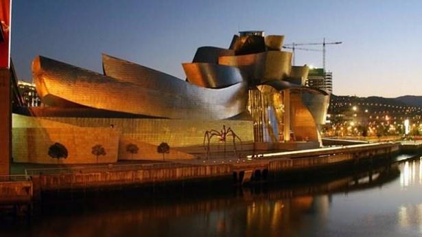 <p>12-Guggenheim Müzesi (Bilbao, İspanya)</p>

<p> </p>
