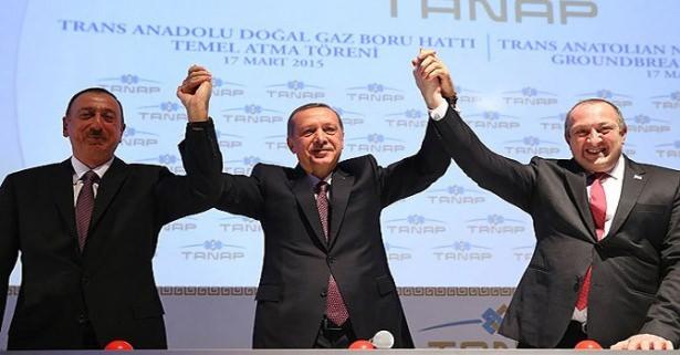 <p>İNGİLİZLER TANAP’A NEDEN KARŞI?<br />
Peki İngiliz BP, TANAP’ta ne almış? Yüzde 12.<br />
Meseleye sadece buradan bakacak olursak bile Batı sermayesinin nereden nereye geldiği açıkça görülüyor.<br />
Yüzde 30’dan yüzde 12’ye inmişler.</p>