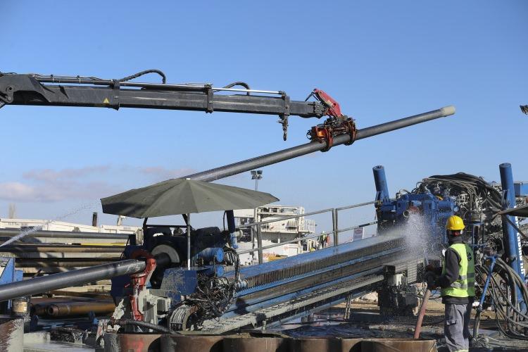 <p>Toplamda 45 milyar dolarlık değer zincirinden bahsediyoruz. Bunun 28 milyar dolarlık bölümü kuyu başı yatırımlarından oluşuyor. Geri kalanı ise Güney Kafkasya Boru Hattı genişleme projesi, TANAP ve yaklaşık 700 kilometrelik TAP’tan oluşuyor." bilgisini paylaştı.</p>
<p> </p>