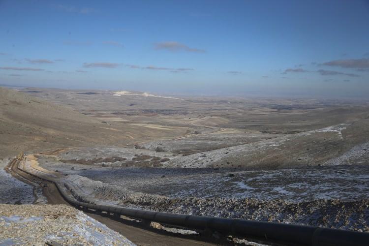 <p>Düzyol, TANAP'tan Avrupa'ya aktarılacak gaz konusunda ise "Avrupa'ya verilecek 10 milyar metreküp gazın, Haziran 2019'da Türkiye-Yunanistan sınırından 9 büyük alıcıya teslim edilebileceği aşamaya gelmeyi planlıyoruz." diye konuştu.</p>