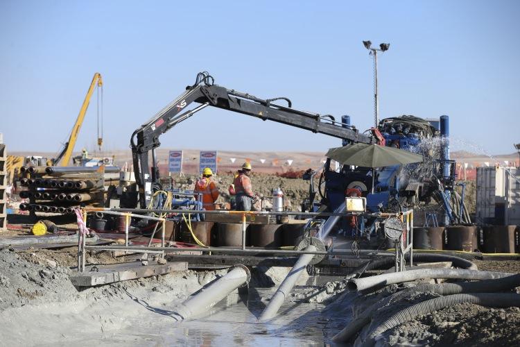 <p>Çalışma yapılan alanlardaki bulguları değerlendiren arkeologlara göre, Erzurum'da neredeyse ikinci Efes denecek kadar büyük bir yapı bulunurken, başka bir alanda da kentin tarihini değiştirecek ölçüde eserler ortaya çıkarıldı.</p>
