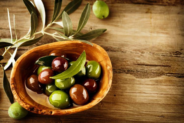 <p><strong>Zeytin</strong></p>
<p>- Tuzsuz zeytin yemeye çalışın. </p>