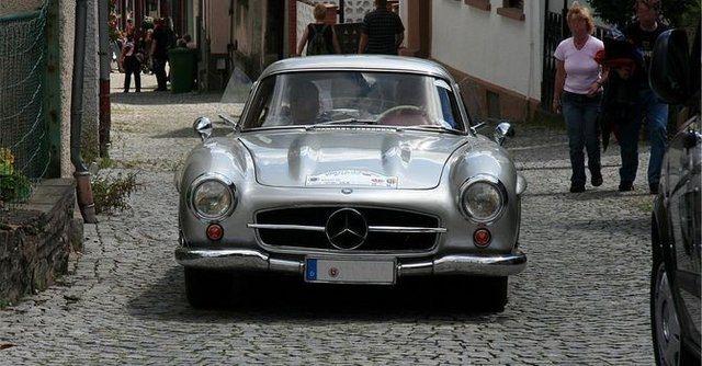 <p>69. Mercedes-Benz 300 SL Coupé/Gullwing 1954–1957</p>