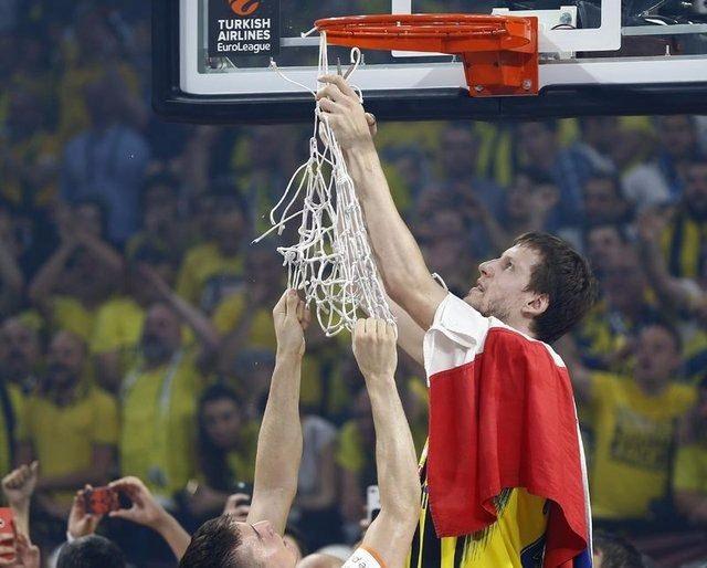 <p>Jan Vesely (2,6 milyon euro)</p>

