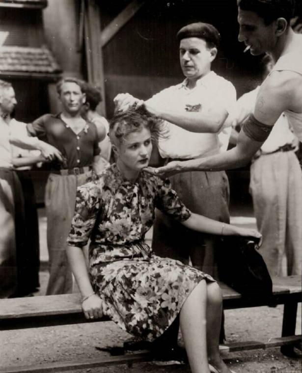 <p>Fransız bir kadın, Nazi´lerle işbirliği yaptığı için, saçları kazınarak cezalandırılıyor, Fransa, 29 Ağustos 1944</p>
<p> </p>
