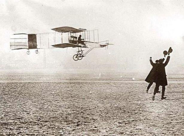 <p>1.903 de Wright Kardeşler uçak denemesi</p>
