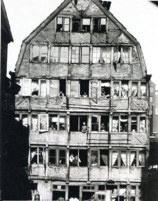 <p><strong>1904 yılında Hamburg'ta bir apartman.</strong><br />
 </p>
