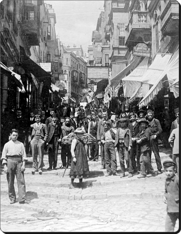<p>Karaköy yüksek kaldırımlar azınlık vatandaşlar 1960</p>
